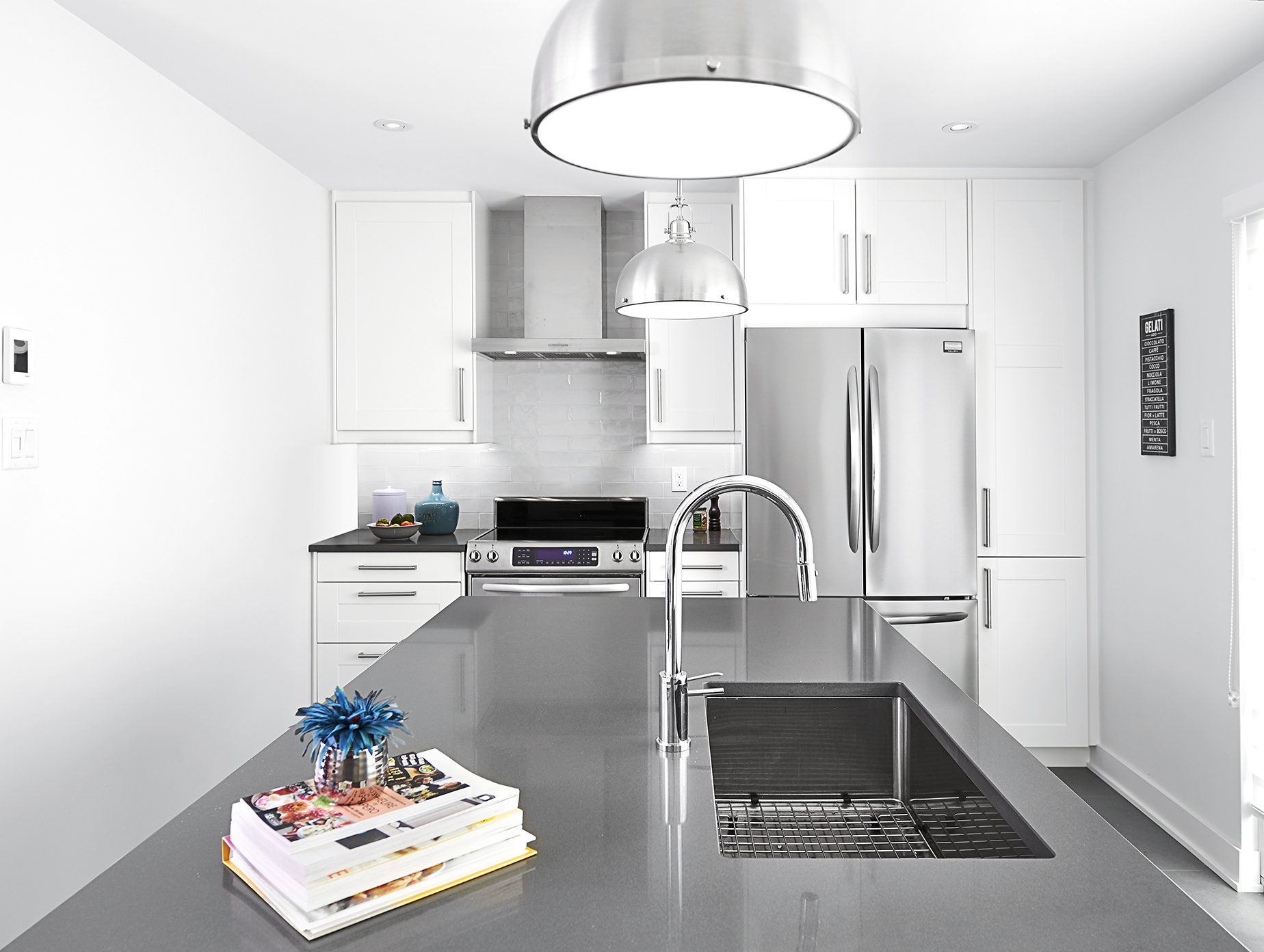 Real estate photoshoot with a contemporary residence