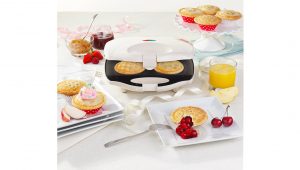 Sophisticated food set-up to support a small appliance packaging shot